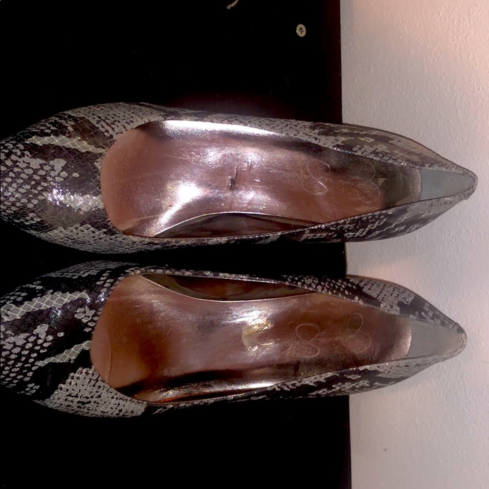 Size 7 snake print Jessica Simpson kitten heels